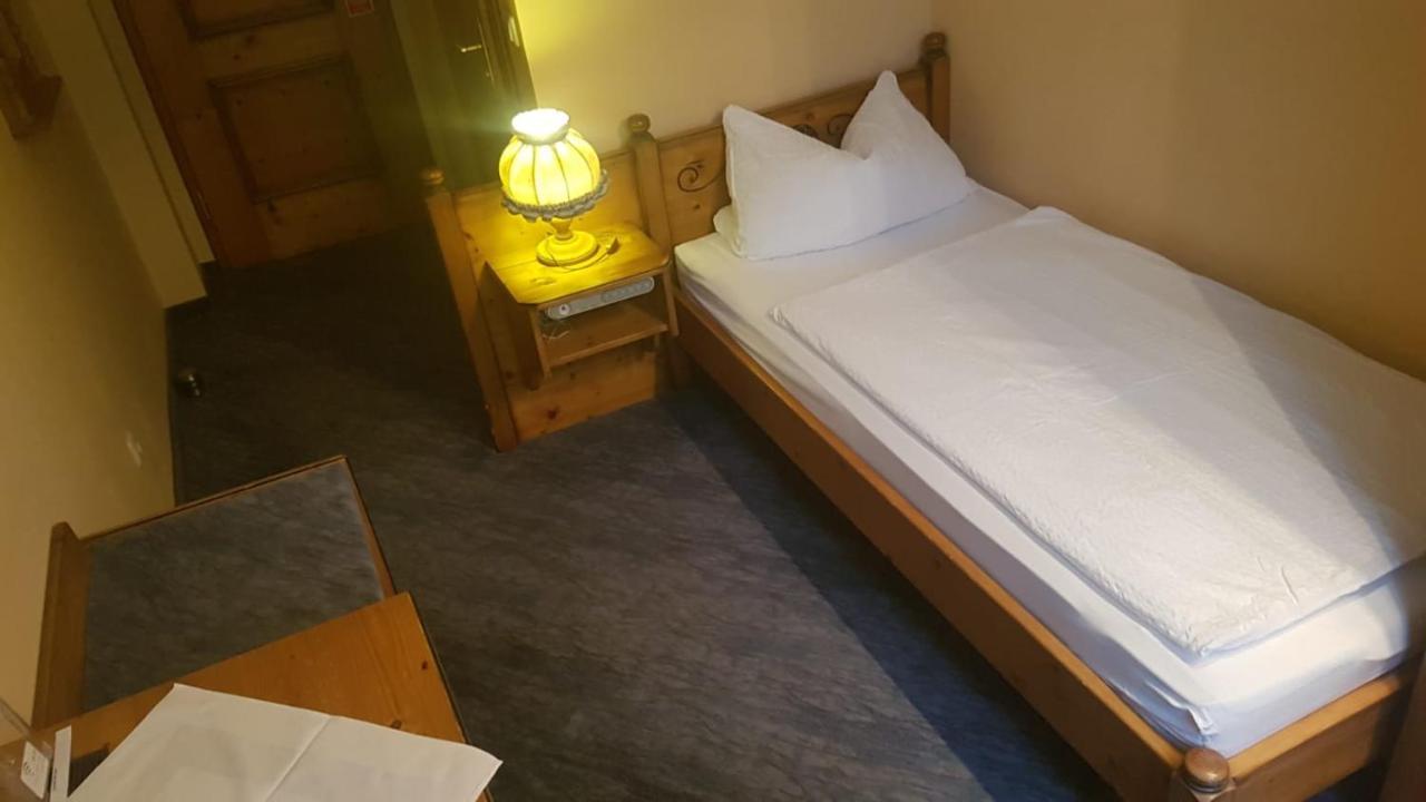 Hotel-Restaurant-Krone Bad Bruckenau Bagian luar foto